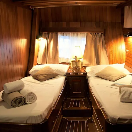Lady Christa Bateau-hôtel