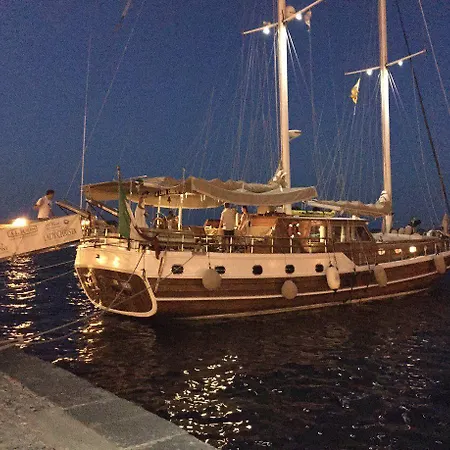 Bateau-hôtel Lady Christa *