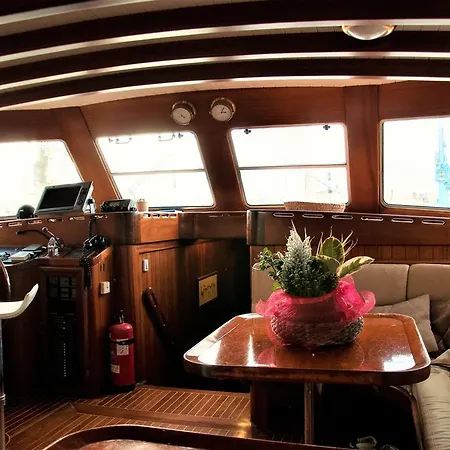 Bateau-hôtel Lady Christa *