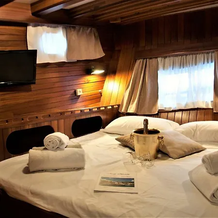 Bateau-hôtel Lady Christa Palerme
