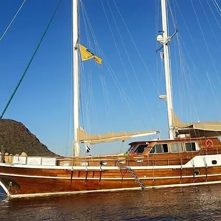 Botel Lady Christa Palermo