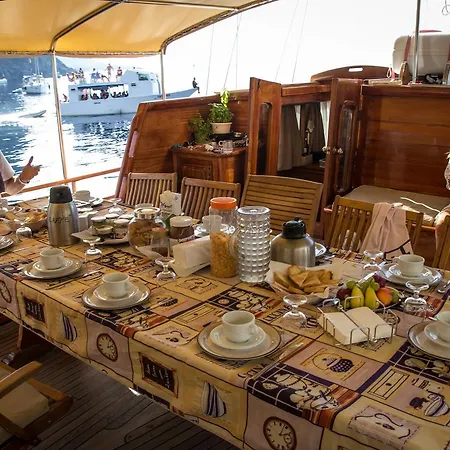 Botel Lady Christa Palermo