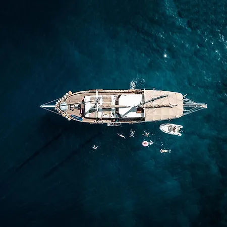 Botel Lady Christa